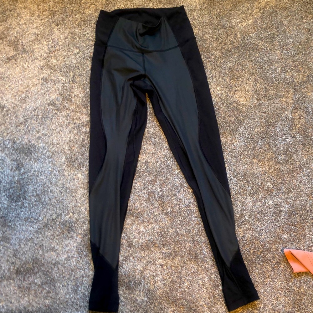 Black and gray lulu lemon leggings